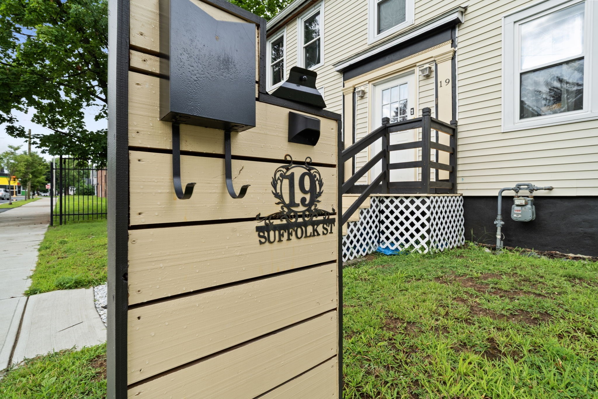 19 Suffolk Street Springfield, MA 01109 - Photo 3 of 35 Gallery Image 3