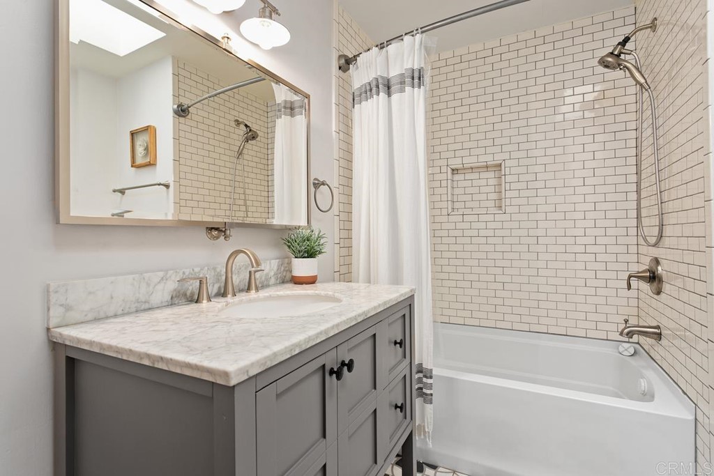 1815 Bailey Drive Oceanside, CA 92054 - Photo 25 of 34 a bathroom with a sink and a bathtub