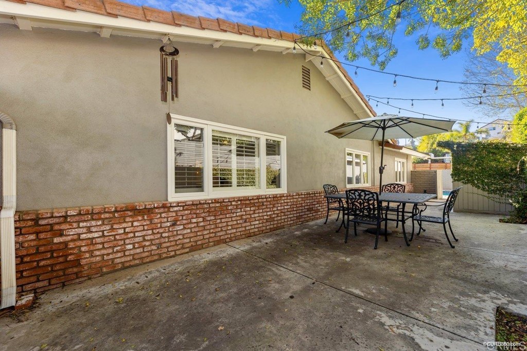 1815 Bailey Drive Oceanside, CA 92054 - Photo 34 of 34 a view of a chairs and table in the back of a building