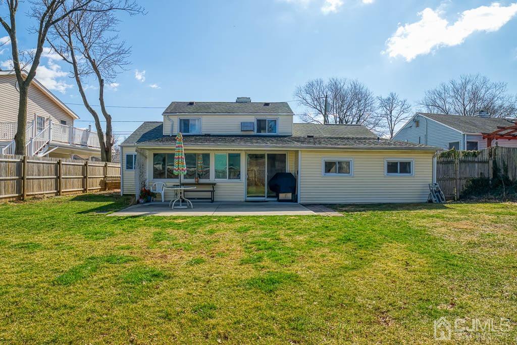 31 Windsor Road Edison, NJ 08817 - Photo 14 of 15 a front view of a house with a garden