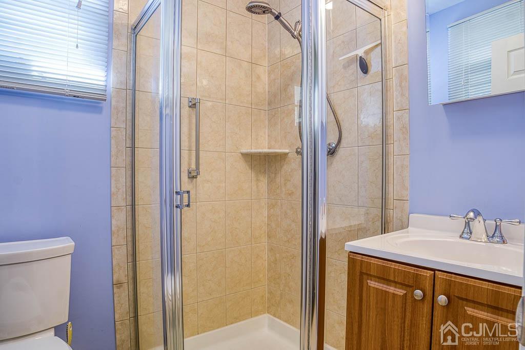 31 Windsor Road Edison, NJ 08817 - Photo 8 of 15 a bathroom with a sink and mirror