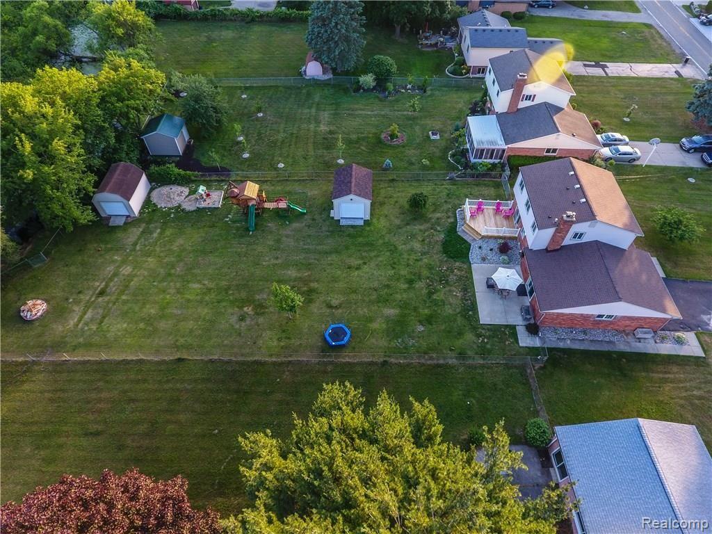 7027 Hatchery Road Waterford, MI 48327 - Photo 29 of 31 7027-104.jpg