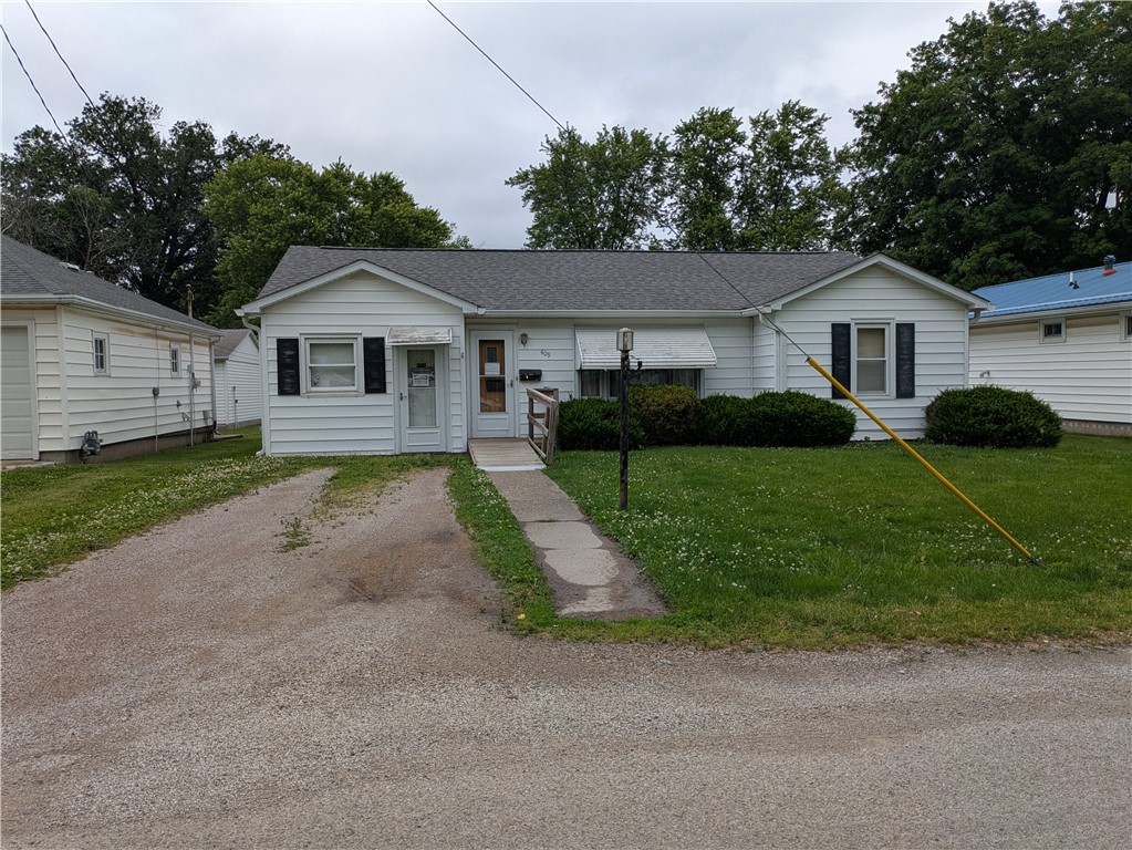 409 East Adams Street Paris, IL 61944 - Photo 1 of 13