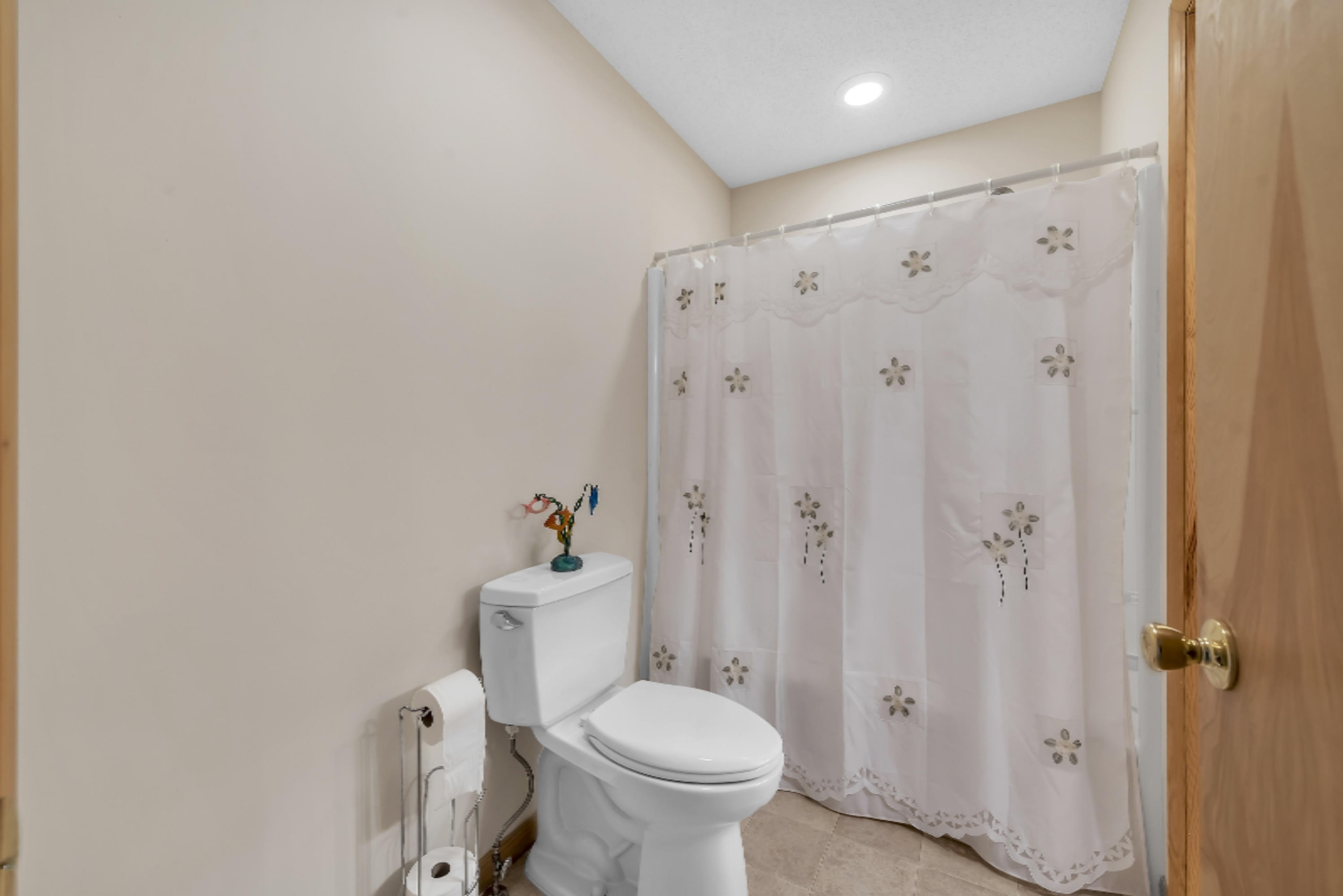 6446 West Hagar Shore Road Coloma, MI 49038 - Photo 17 of 68 17_6446WHagarShoreRdWindowStillRealEstat