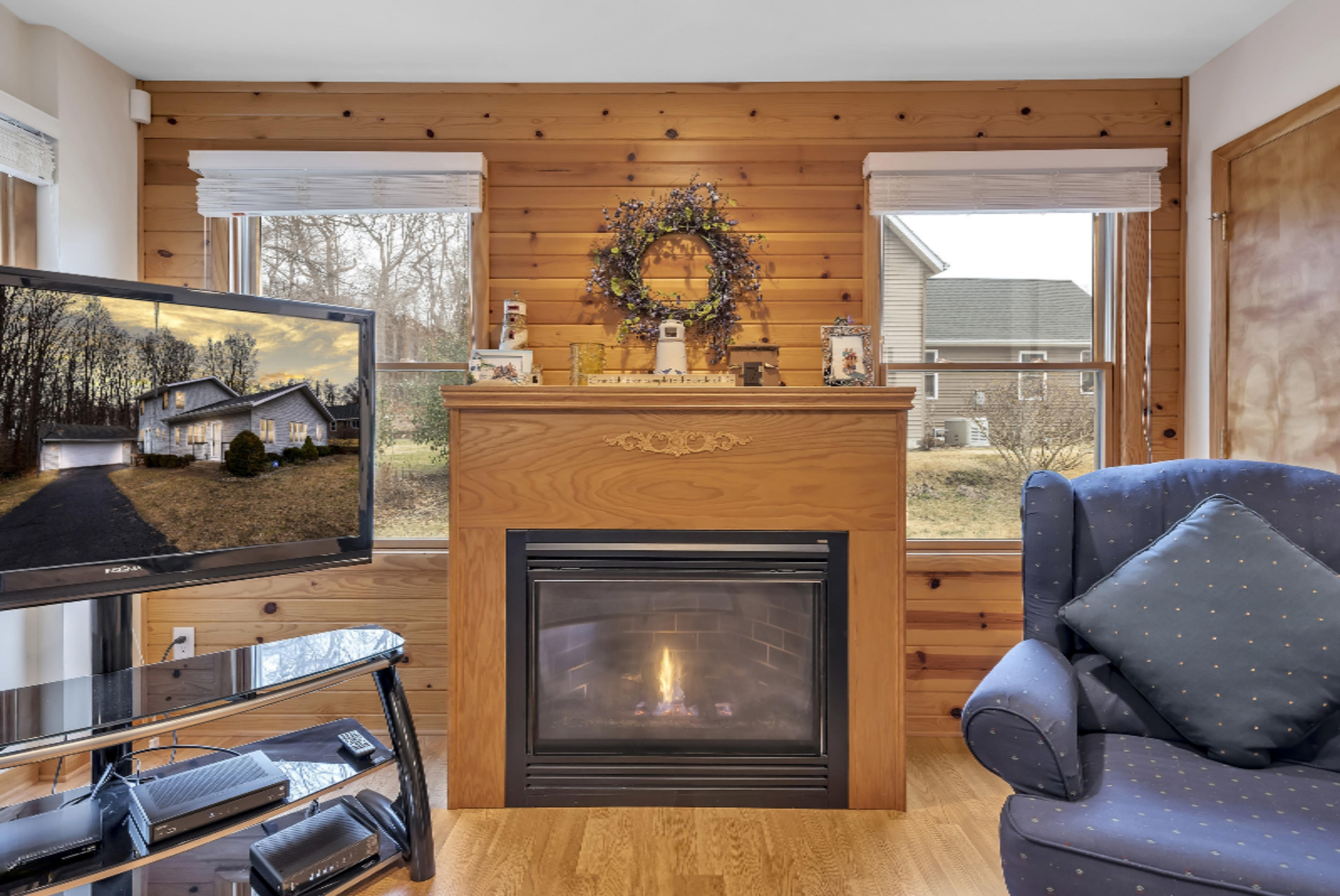 6446 West Hagar Shore Road Coloma, MI 49038 - Photo 19 of 68 28_6446WHagarShoreRdWindowStillRealEstat