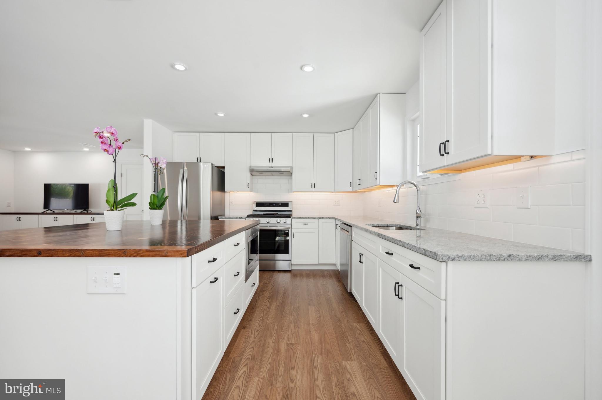 8513 Patton Road Glenside, PA 19038 - Photo 8 of 40 Tons of Cabinets