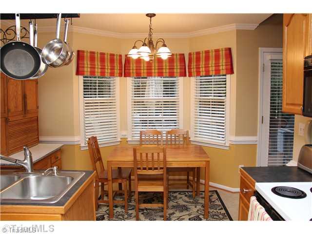 150 Stonburg Road Clemmons, NC 27012 - Photo 7 of 16 Breakfast. Eat in kitchen with bay window.