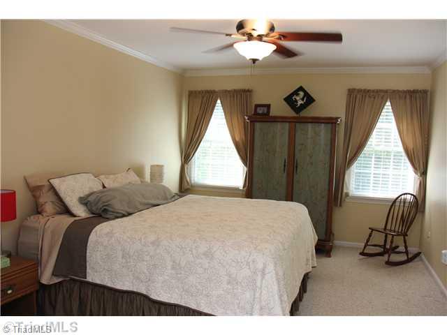 150 Stonburg Road Clemmons, NC 27012 - Photo 9 of 16 Master Bedroom. Main level with a large walk in closet, full bath with double vanities, tub and separate shower.