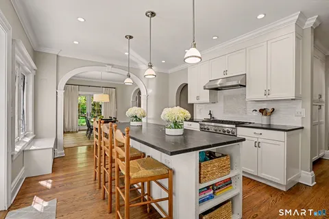$2,099,000 | 5 Farnham Court, Westport, CT 06880