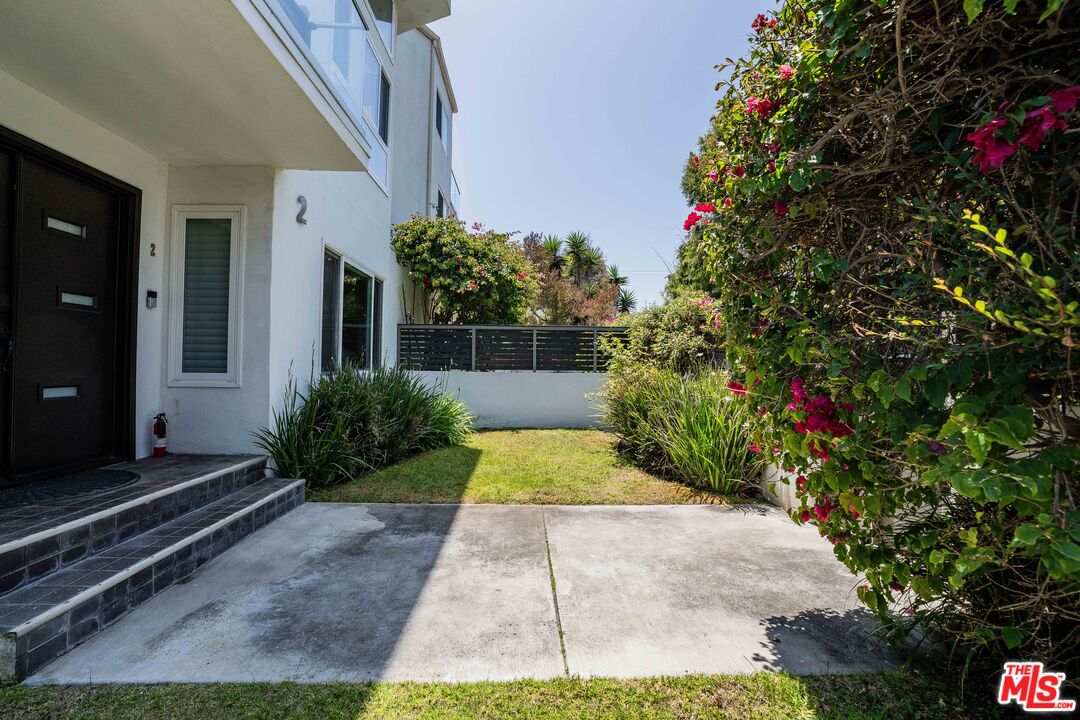 30 Reef Street, Unit 2 Marina del Rey, CA 90292 - Photo 30 of 34