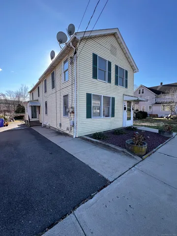 $1,475 | 47 Warwick Street, Unit 2, Middletown, CT 06457