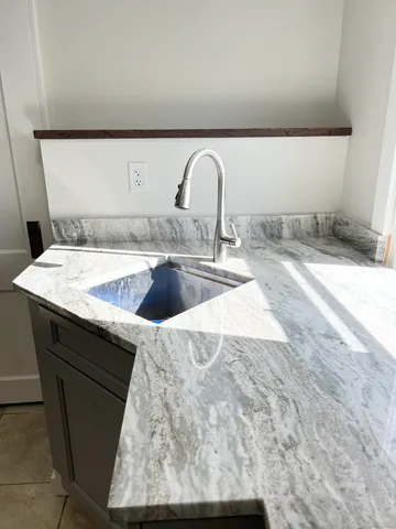 $1,475 | 47 Warwick Street, Unit 2, Middletown, CT 06457