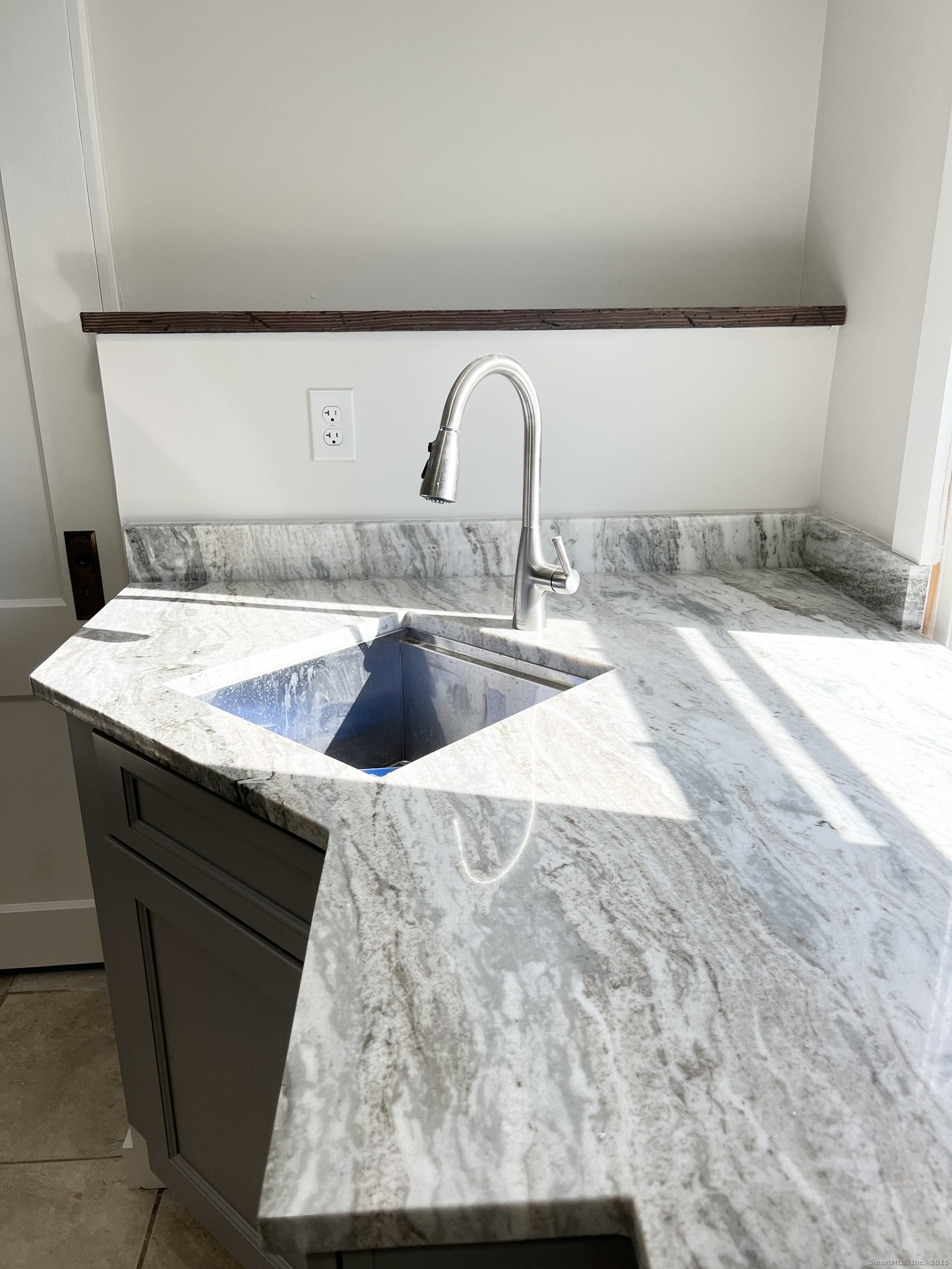 47 Warwick Street, Unit 2 Middletown, CT 06457 - Photo 3 of 16