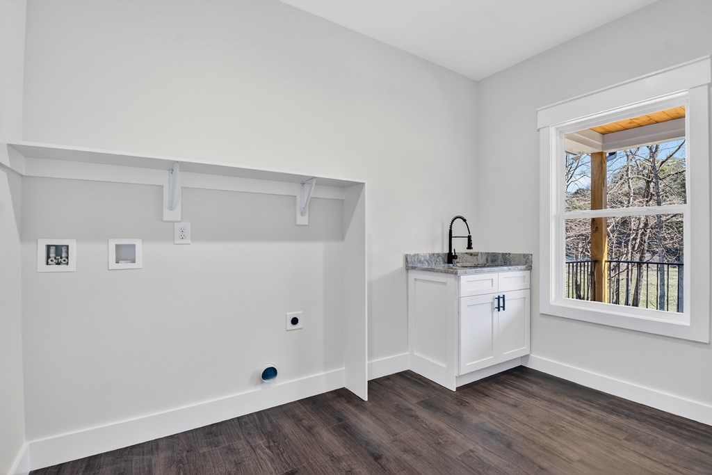 584 Brannon Nix Road Young Harris, GA 30582 - Photo 26 of 36 a room with walk in closet and window