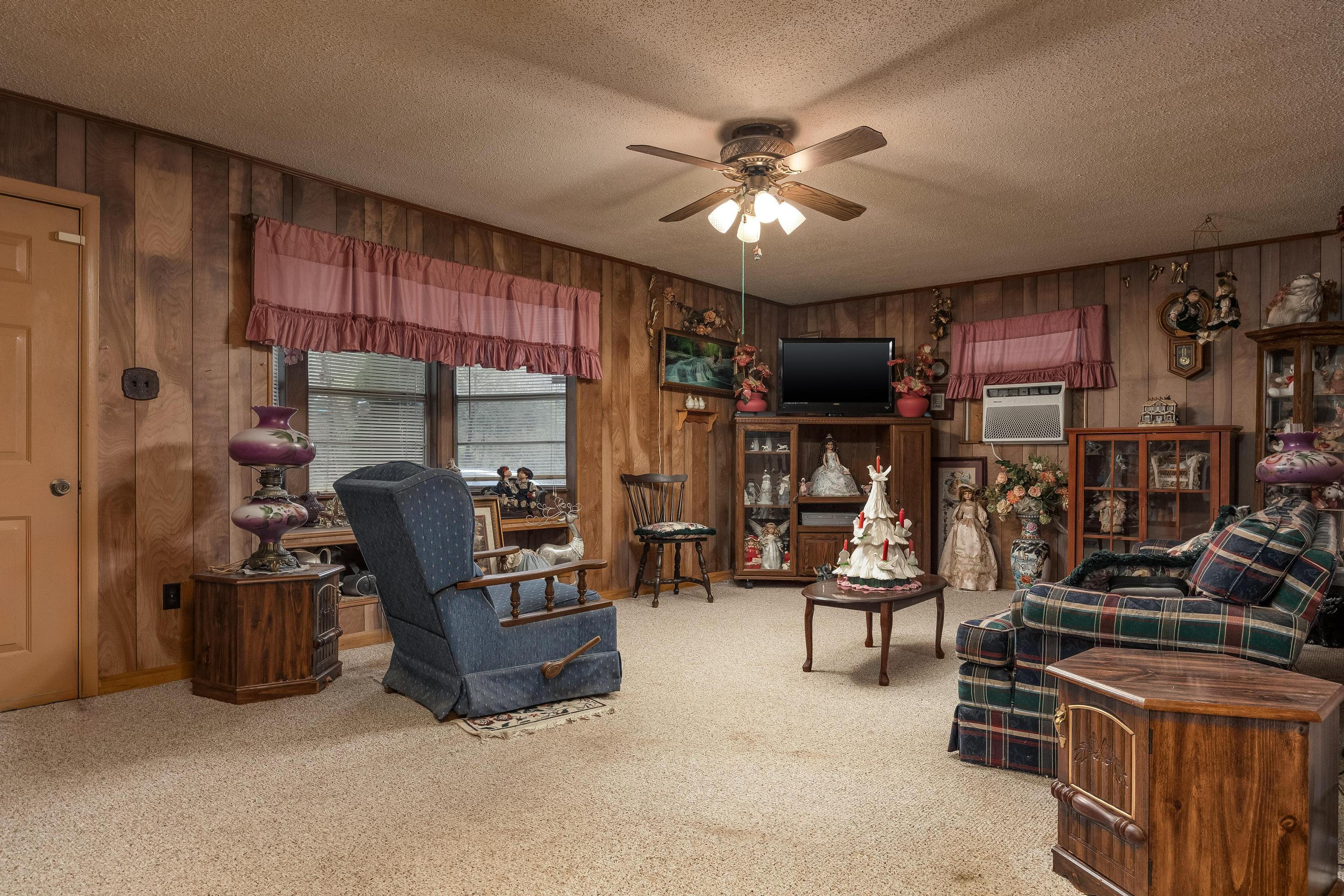 2500 Van Davis Road Charleston, TN 37310 - Photo 15 of 31 Living Room