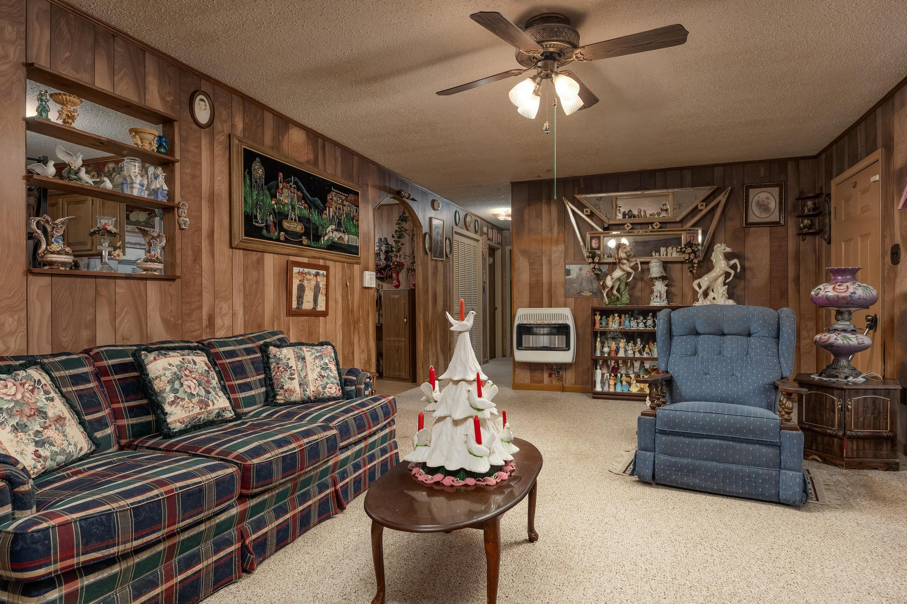2500 Van Davis Road Charleston, TN 37310 - Photo 16 of 31 Living Room