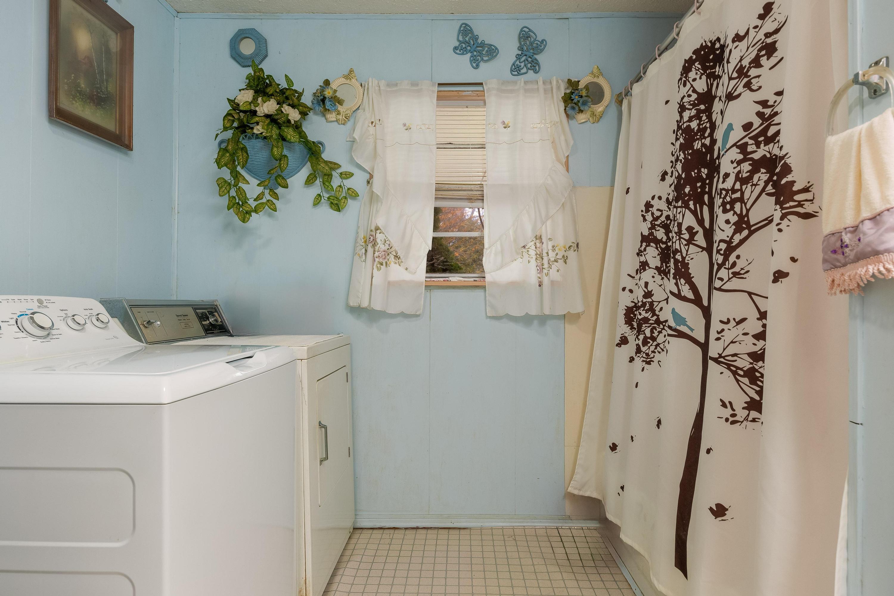 2500 Van Davis Road Charleston, TN 37310 - Photo 30 of 31 Full Bath #2/ Laundry Room