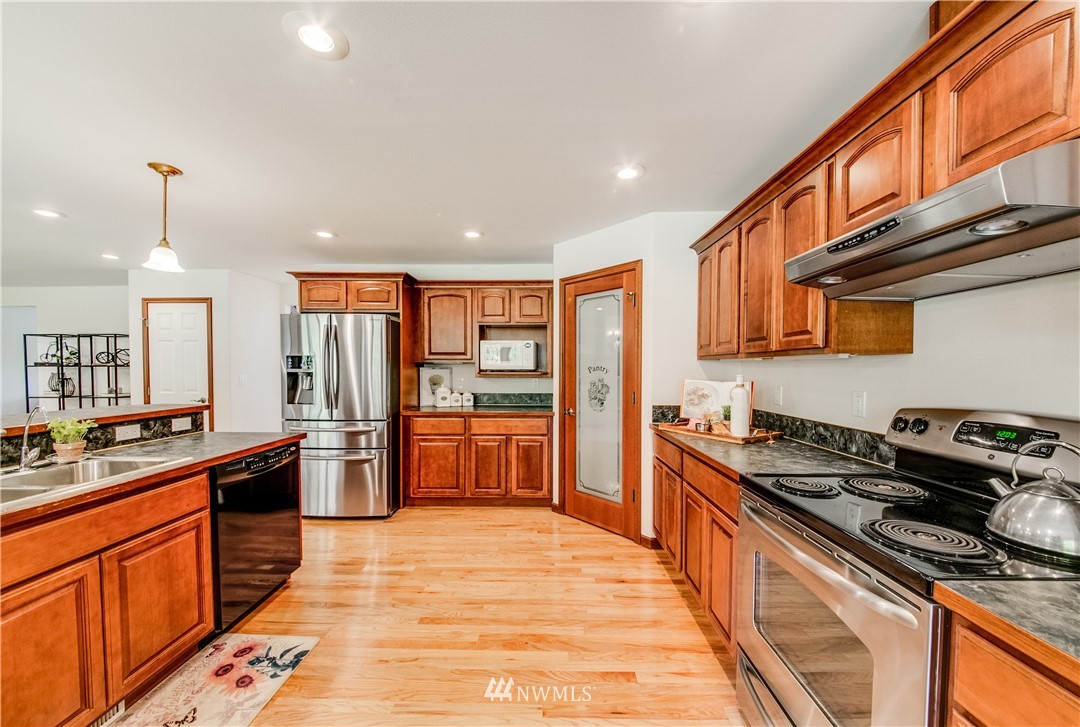 7721 Zangle Road Northeast Olympia, WA 98506 - Photo 8 of 25 Gallery Image 8