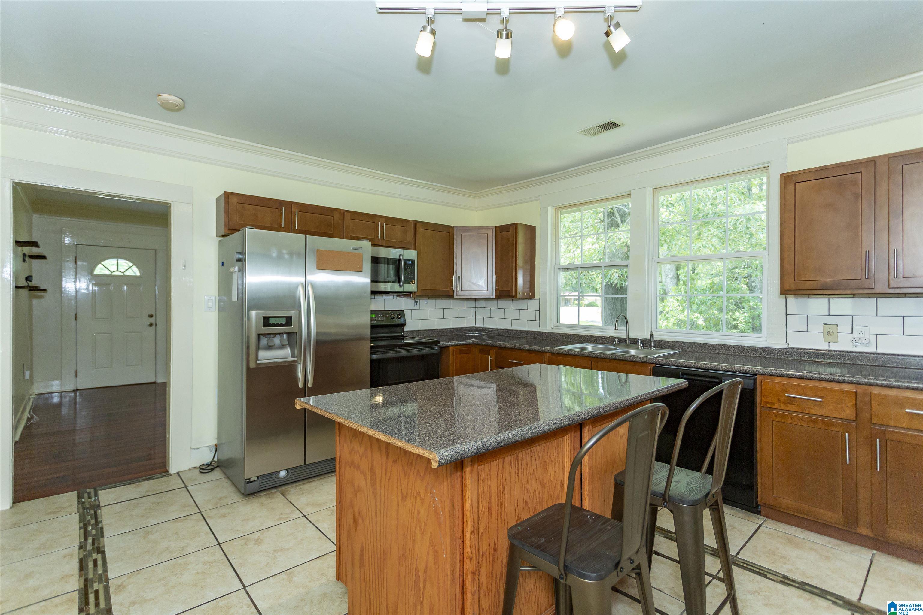 1647 Moncrief Road Gardendale, AL 35071 - Photo 7 of 28