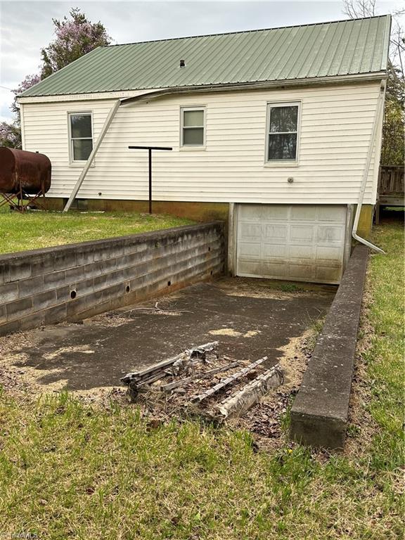 2115 Bethania-Rural Hall Road Pfafftown, NC 27040 - Photo 4 of 21 Gallery Image 4