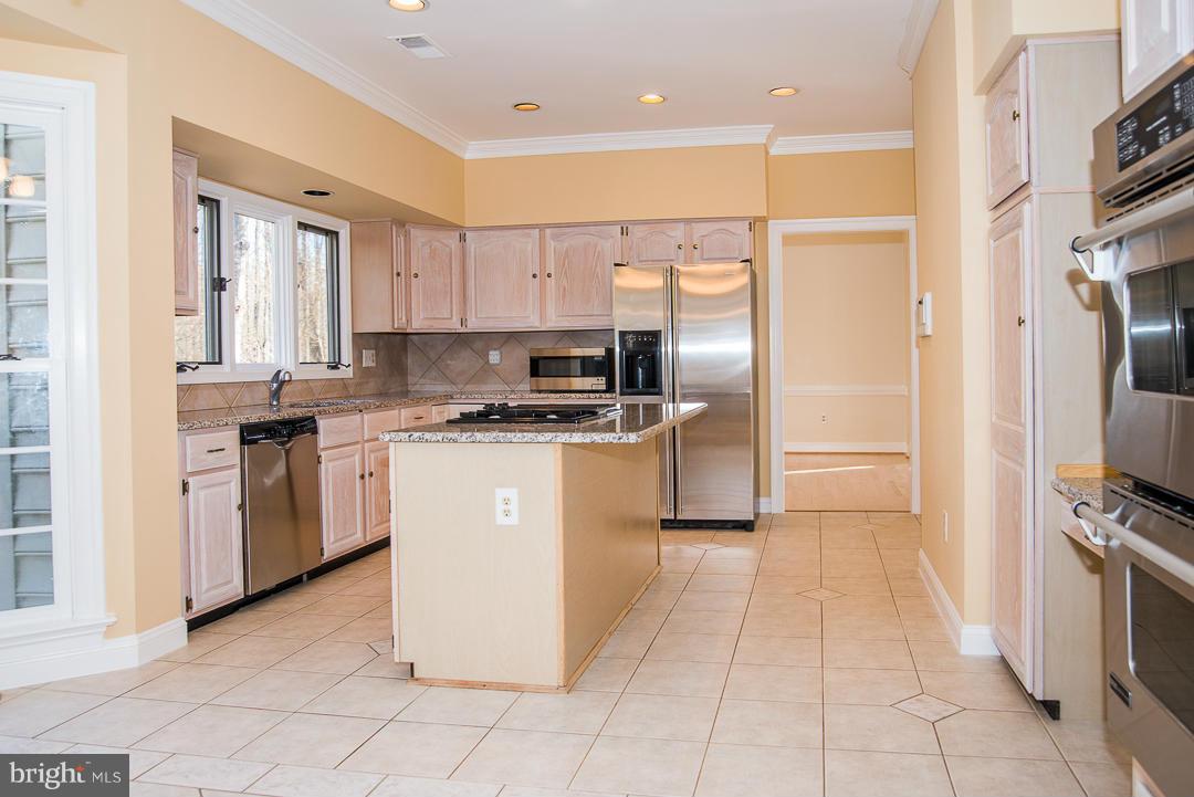 8246 Branch Road Annandale, VA 22003 - Photo 11 of 30 Kitchen