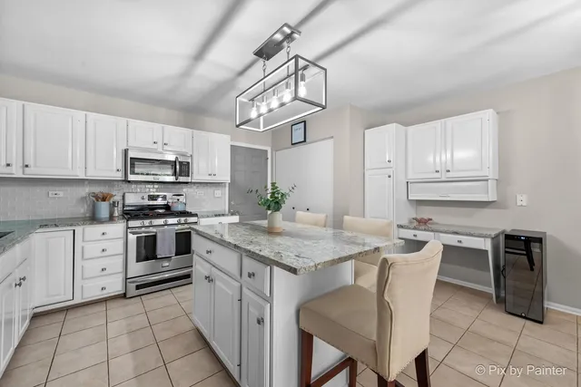 $379,900 | 519 Shagbark Drive, Elgin, IL 60123