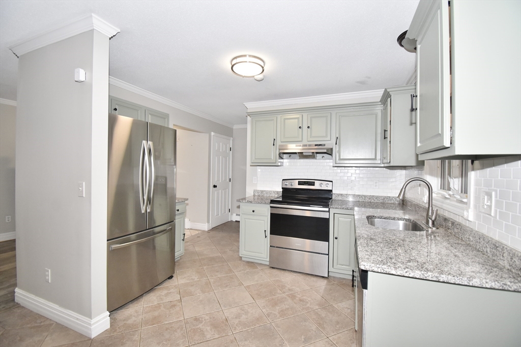 183 Jewett Street Springfield, MA 01129 - Photo 6 of 23