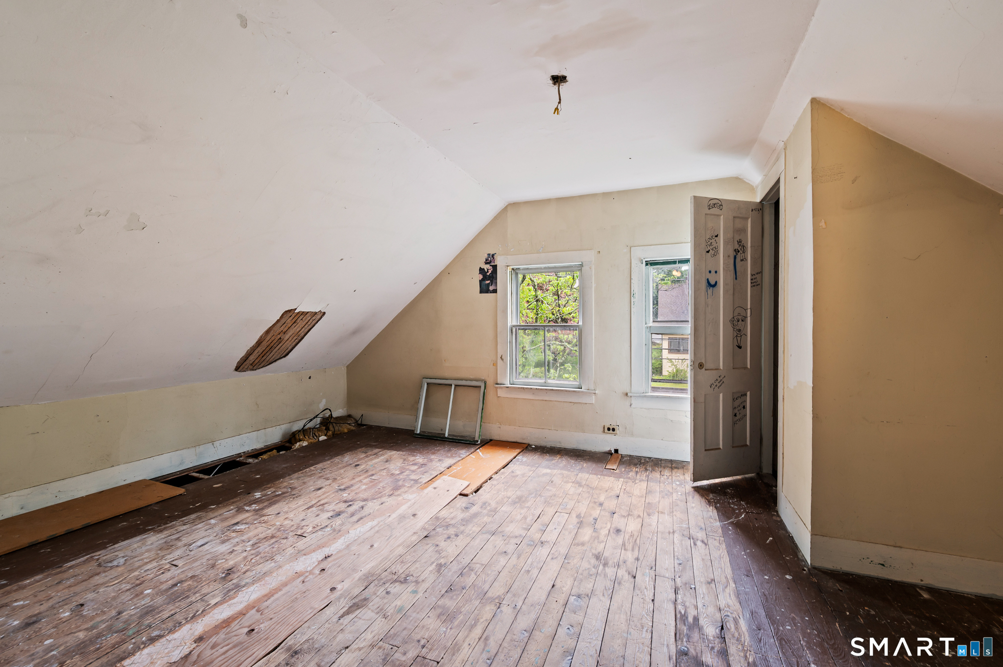 220 Murray Street Meriden, CT 06450 - Photo 22 of 28 an empty room with windows