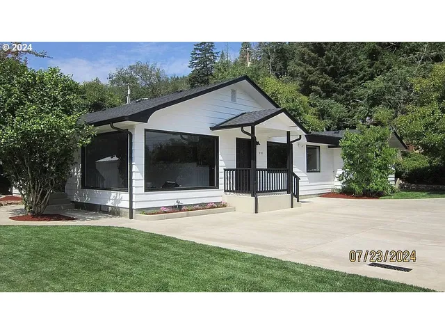$329,000 | 591 Northwest Fairchild Street, Canyonville, OR 97417