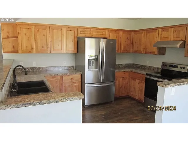$329,000 | 591 Northwest Fairchild Street, Canyonville, OR 97417
