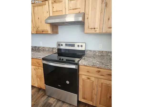 $329,000 | 591 Northwest Fairchild Street, Canyonville, OR 97417