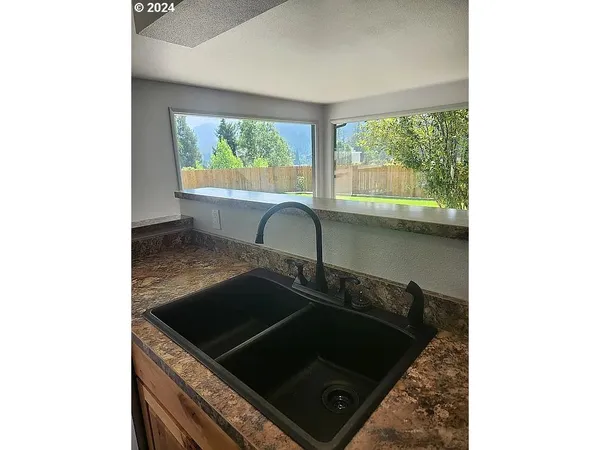 $329,000 | 591 Northwest Fairchild Street, Canyonville, OR 97417