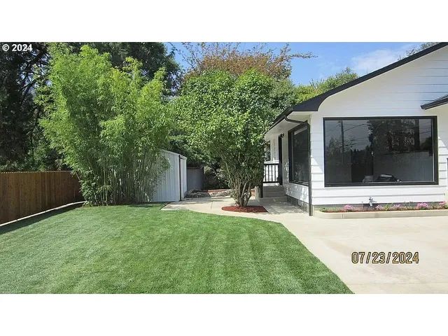 $329,000 | 591 Northwest Fairchild Street, Canyonville, OR 97417