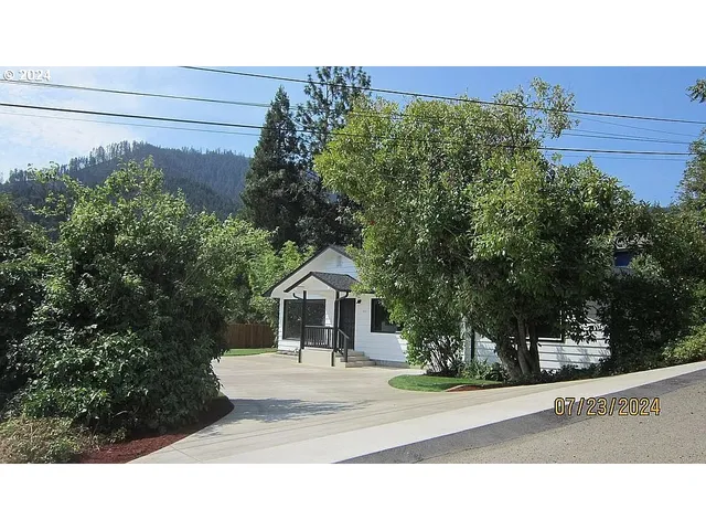 $329,000 | 591 Northwest Fairchild Street, Canyonville, OR 97417