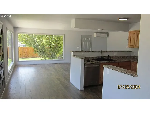 $329,000 | 591 Northwest Fairchild Street, Canyonville, OR 97417