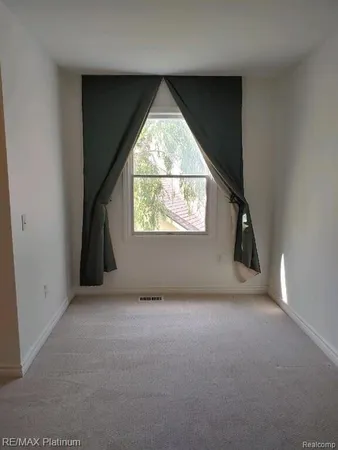 $2,700 | 481 Village Oaks Court, Ann Arbor, MI 48103