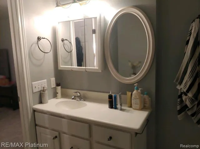 $2,700 | 481 Village Oaks Court, Ann Arbor, MI 48103