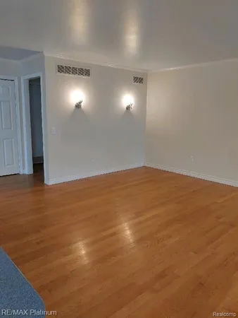 $2,700 | 481 Village Oaks Court, Ann Arbor, MI 48103