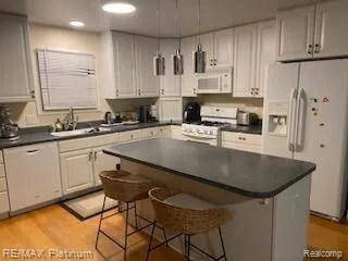 $2,700 | 481 Village Oaks Court, Ann Arbor, MI 48103