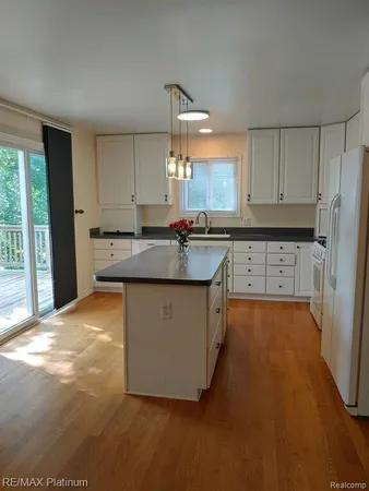 $2,700 | 481 Village Oaks Court, Ann Arbor, MI 48103