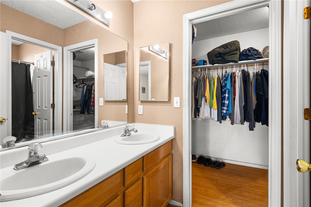3633 Milky Way Road Golden Valley, AZ 86413 - Photo 25 of 28 Dual vanities