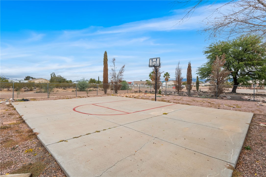 3633 Milky Way Road Golden Valley, AZ 86413 - Photo 9 of 28 Basketball court