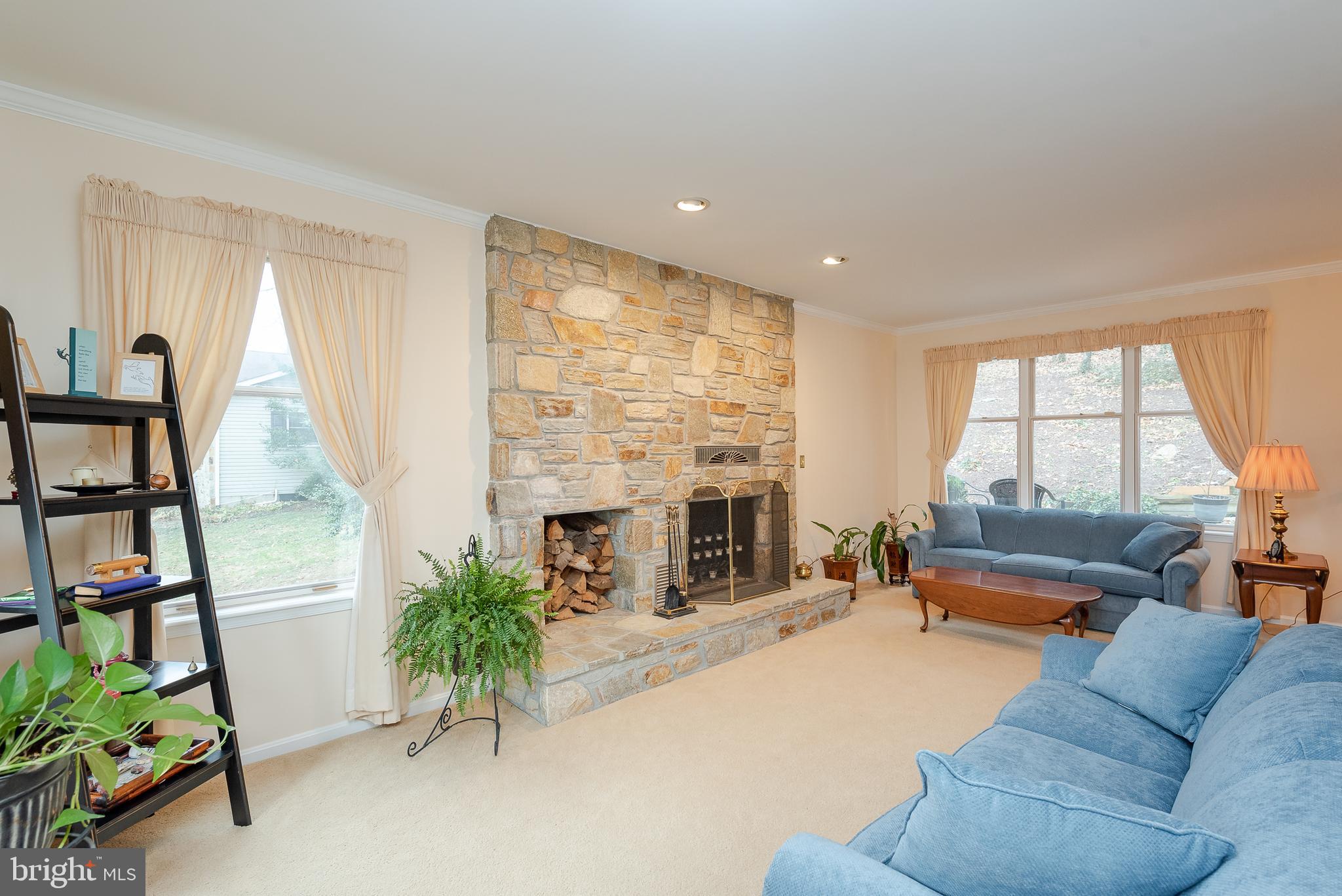 1093 Long Valley Road Westminster, MD 21158 - Photo 5 of 44 Living Room