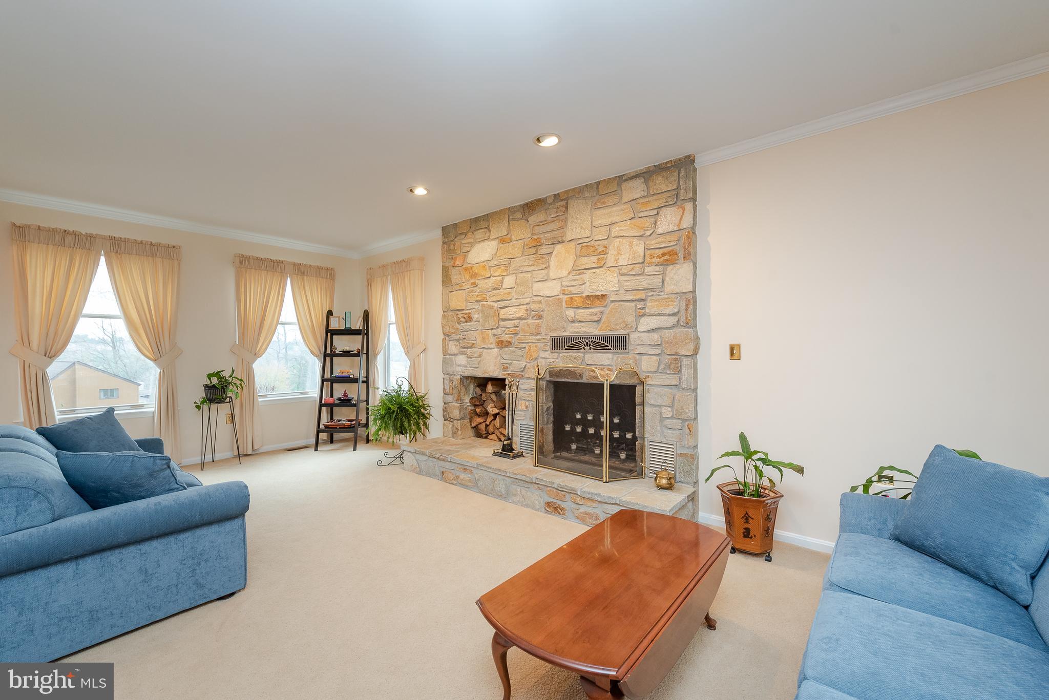 1093 Long Valley Road Westminster, MD 21158 - Photo 6 of 44 Living Room