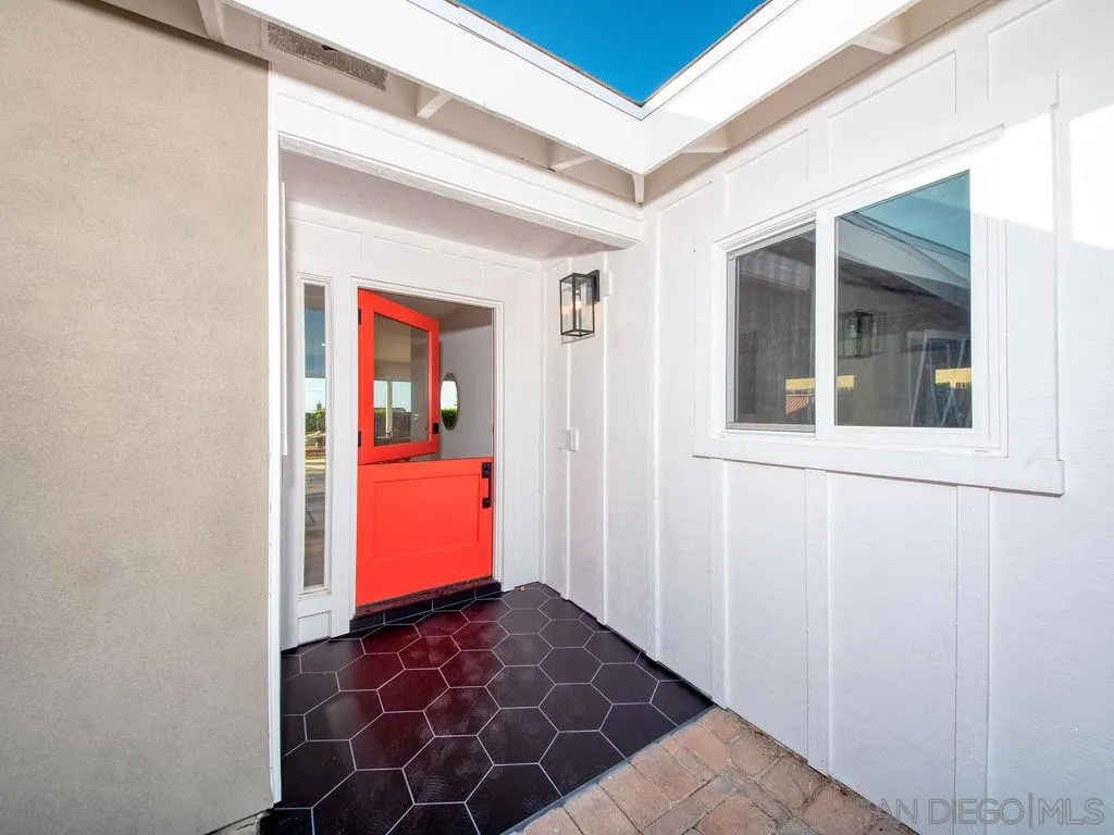 1710 Legaye Drive Cardiff, CA 92007 - Photo 19 of 43 a view of an entryway