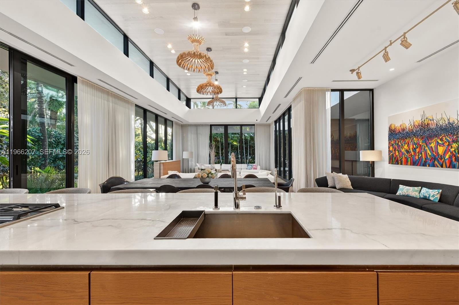 2300 Sunset Drive Miami Beach, FL 33140 - Photo 11 of 34