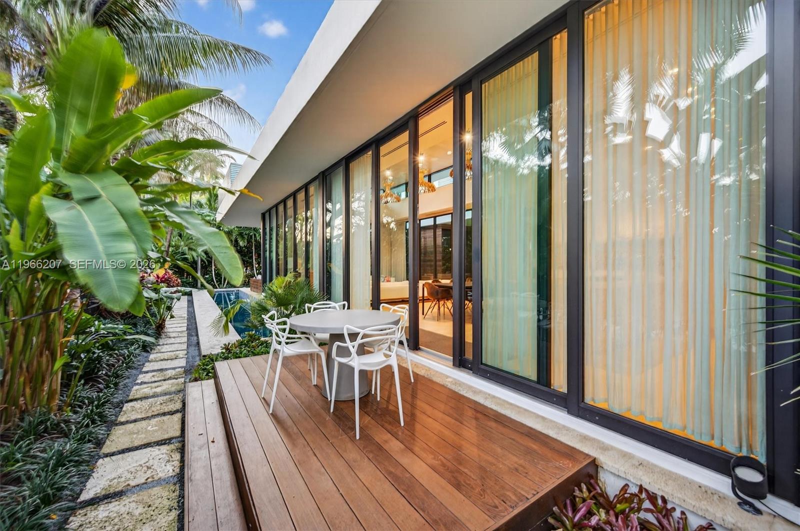 2300 Sunset Drive Miami Beach, FL 33140 - Photo 14 of 34