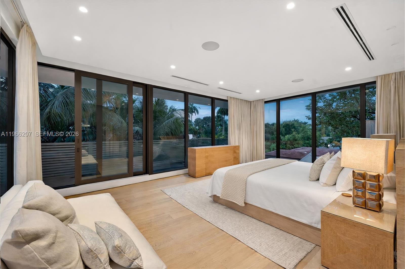 2300 Sunset Drive Miami Beach, FL 33140 - Photo 17 of 34