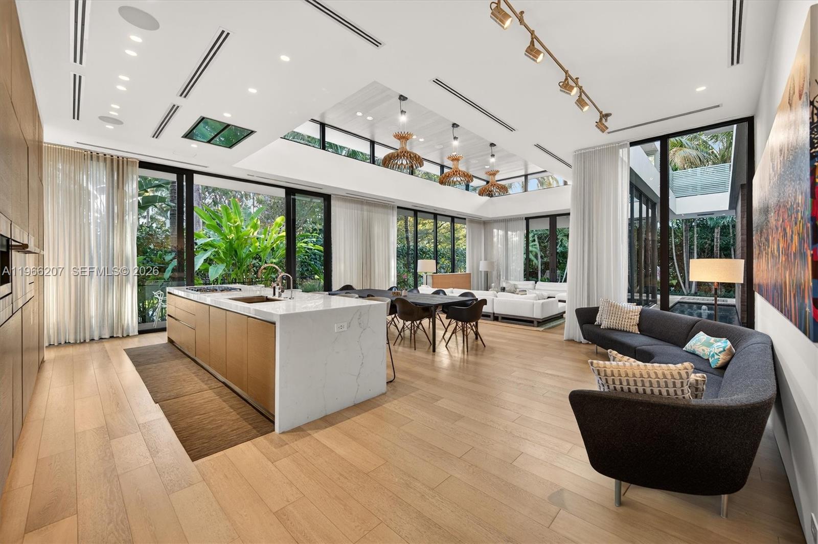 2300 Sunset Drive Miami Beach, FL 33140 - Photo 3 of 34