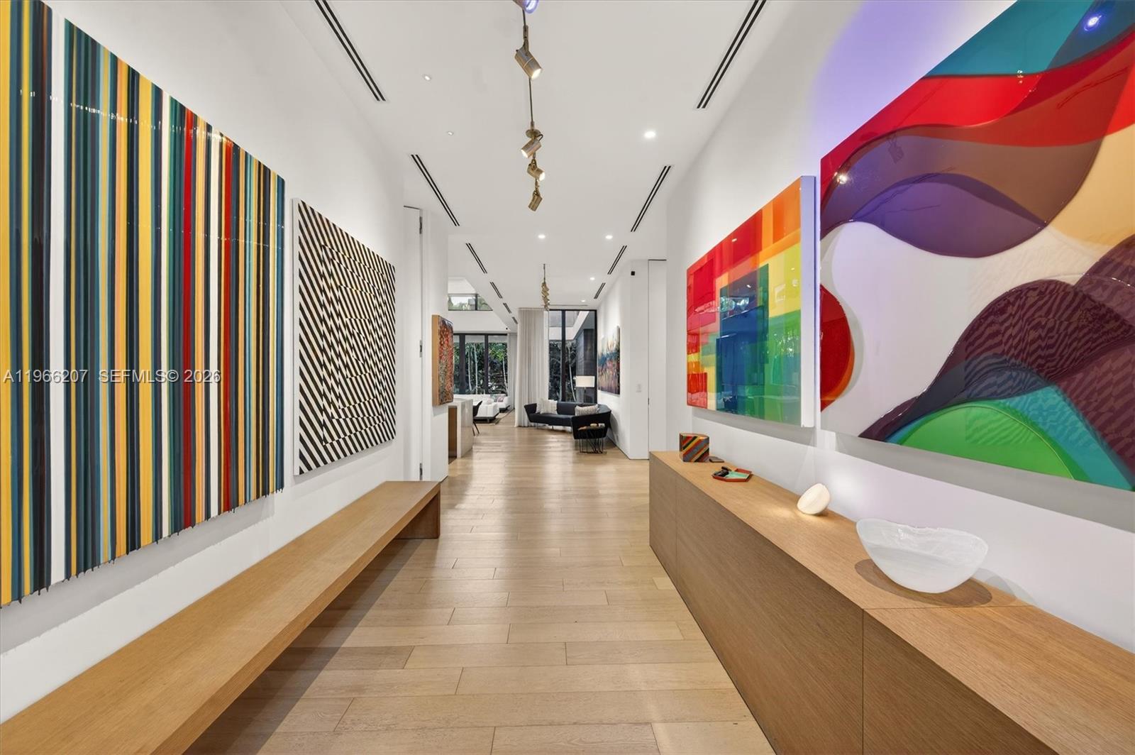 2300 Sunset Drive Miami Beach, FL 33140 - Photo 4 of 34